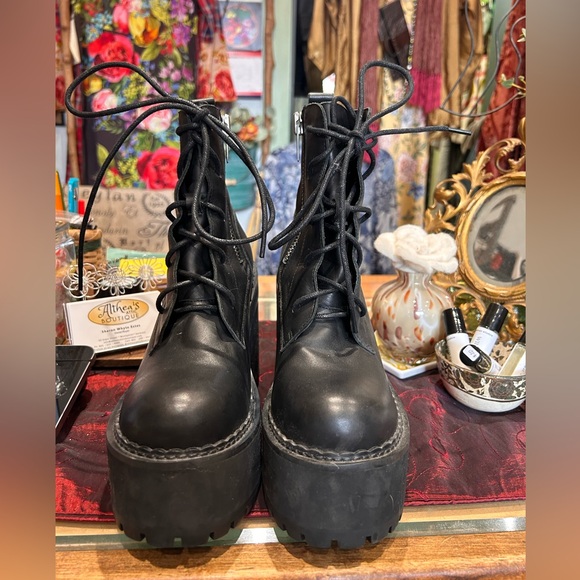 UNIF Choke Boot size 8 - Picture 2 of 8